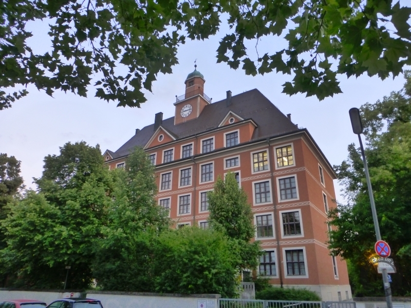 Grundschule an der Fröttmaninger Straße in München-Schwabing (Alte Heide)