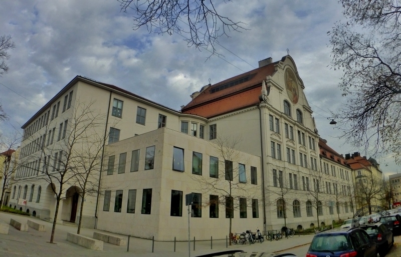 Stielerschule an der Ecke Bavariaring / Stielerstraße in der Ludwigsvorstadt in München