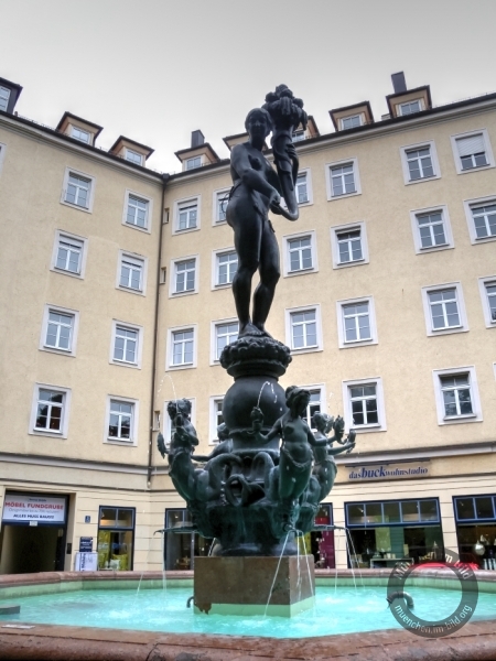 Fortunabrunnen auf dem Isartorplatz in München