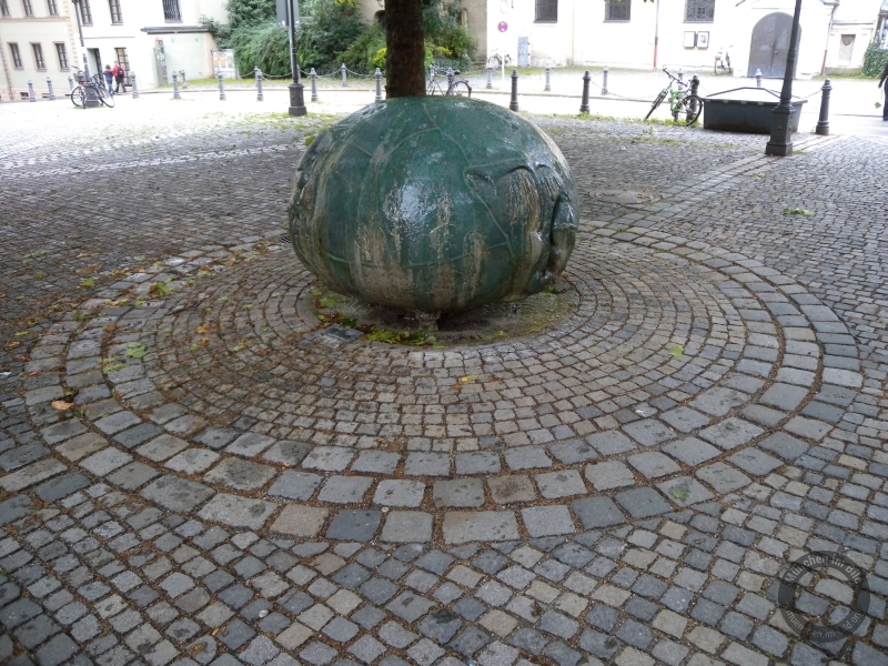 Spitzwegbrunnen auf dem Stephansplatz in der Isarvorstadt in München