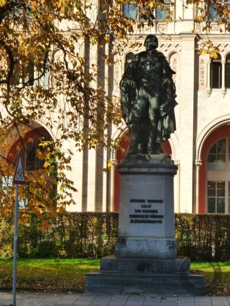 Denkmal für Benjamin Thompson in der Maximilianstraße in München