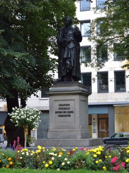Christoph für Willibald von Gluck auf dem Promenadeplatz in München