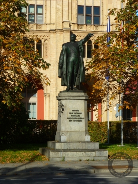 Denkmal für Erasmus von Deroy in der Maximilianstraße in München