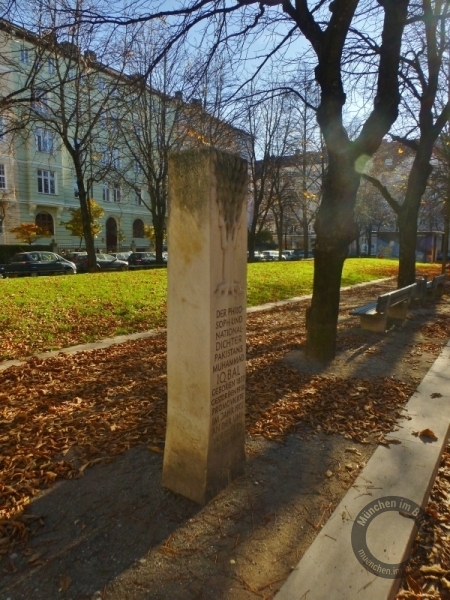 Denkmal für Muhammad Iqbal auf dem Habsburgerplatz in München