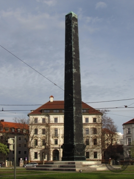 Obelisk auf dem Karolinenplatz in Münchens Maxvorstadt