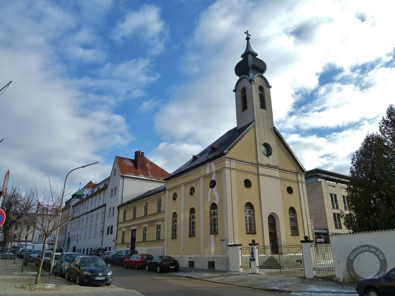 Kirche Maria Rosenkranzkönigin in München-Pasing