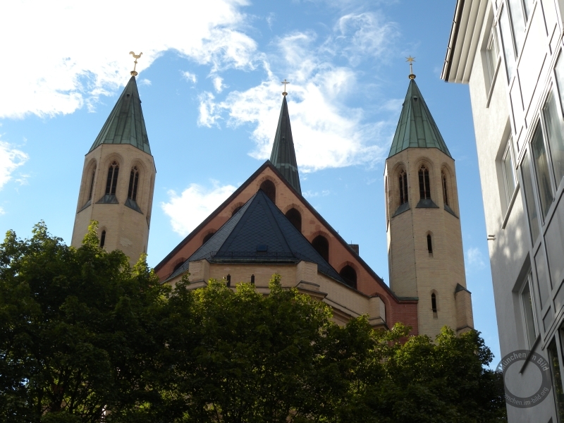 Kirche St. Johannes Baptist auf dem Johannisplatz in München-Haidhausen