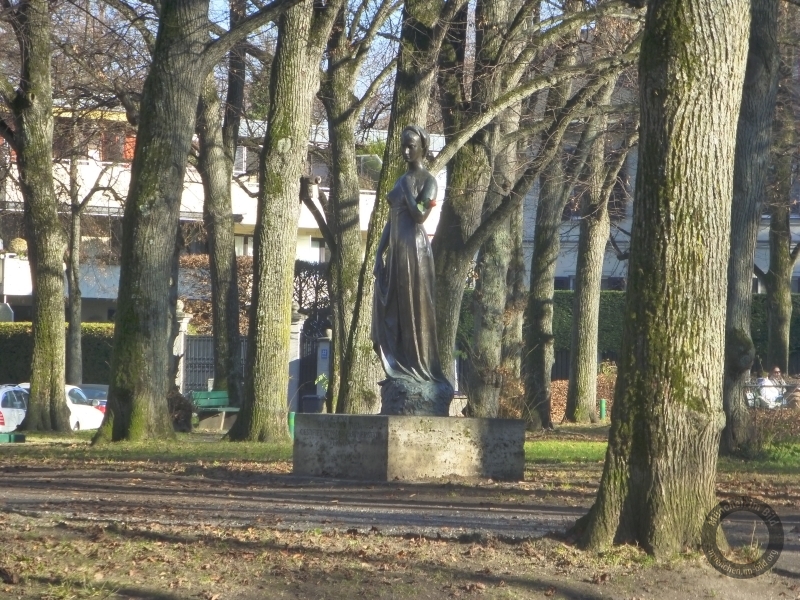 Giulietta (Bildnis der Julia) auf dem Shakespeareplatz in München-Bogenhausen
