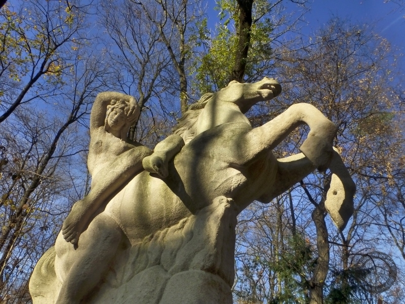 Allegorische Plastik "Phantasie" von Carl Ebbinghaus im Bavariapark in München
