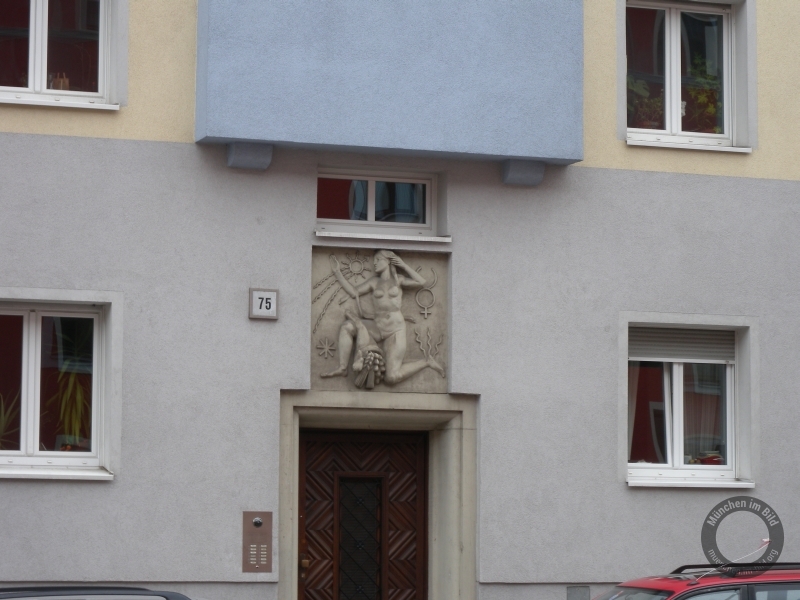 Wandgestaltungen in der Rheinstraße in München-Schwabing
