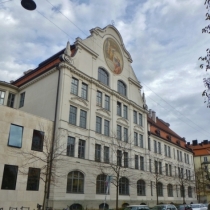 Stielerschule an der Ecke Bavariaring / Stielerstraße in der Ludwigsvorstadt in München