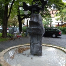 Brunnen "Auffliegende Vögel" in München