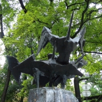 Brunnen "Auffliegende Vögel" in München