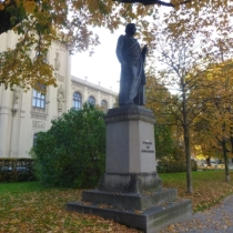 Denkmal für Friedrich Wilhelm von Schelling in der Maximilianstraße in München