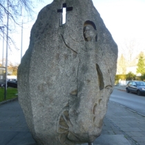 Denkmal für den Hl. Johann von Capistran in der Gotthelfstraße in München-Bogenhausen