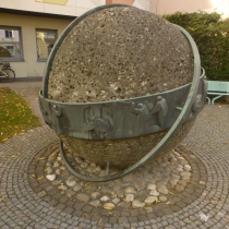 Denkmal für Johann Georg v. Soldner an der Ecke Oettingenstraße / Liebigstraße im Lehel in München