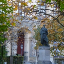 Denkmal für Joseph von Fraunhofer in der Maximilianstraße in München
