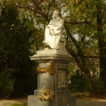 Denkmal für Justus von Liebig am Maximiliansplatz in München