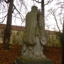 Denkmal für Konfuzius im Dichtergarten in München