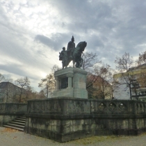 Denkmal für Kaiser Ludwig IV. (Ludwig der Bayer) auf dem Kaiser-Ludwig-Platz in München