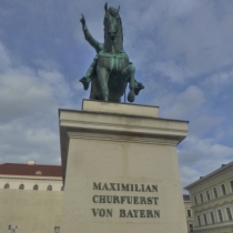 Reiterdenkmal für Kurfürst Maximilian I. von Bayern auf dem Wittelsbacherplatz in München