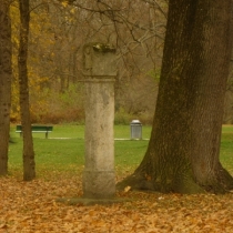 Burgfriedensäule Nr. 12 im Englischen Garten in München