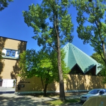Kirche Zur Heiligsten Dreifaltigkeit in der Maria-Ward-Straße in Nymphenburg (München)