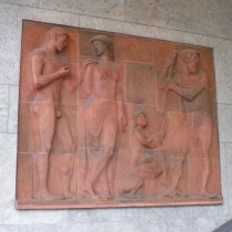 Relief am Maximiliansplatz in München