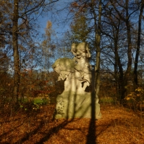 Steinplastik "Kraft" von Fritz Behn im Bavariapark in München
