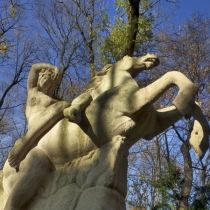 Allegorische Plastik "Phantasie" von Carl Ebbinghaus im Bavariapark in München