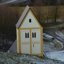 Installation "Versunkenes Dorf" in Fröttmaning (München-Freimann)