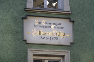 Gedenktafel für Justus Liebig in der Liebigstraße in München