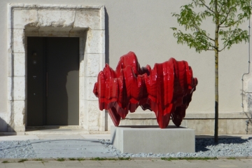 Skulptur "Discussion" von Tony Cragg in der Crailsheimstraße in München-Schwabing